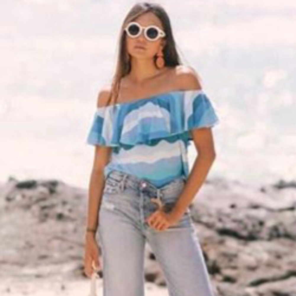 Fighting Eel Off shoulder “High Tide” Print Top